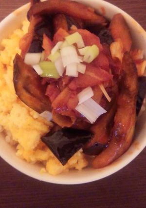 ベーコンナスのチリタマ丼-レシピのメイン写真
