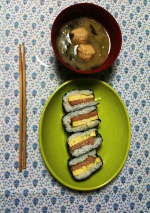 簡単！朝食にわしたポークでおにぎらず！-レシピのメイン写真