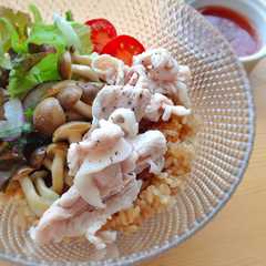 รูปของ バルサミコとふんわり豚のヘルシー丼