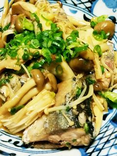 旬!秋刀魚とキノコのオイスターソース炒め-レシピのメイン写真