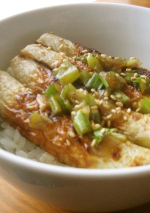 ねぎだれで香ばしい♪ちくわ照り蒲焼き丼-レシピのメイン写真