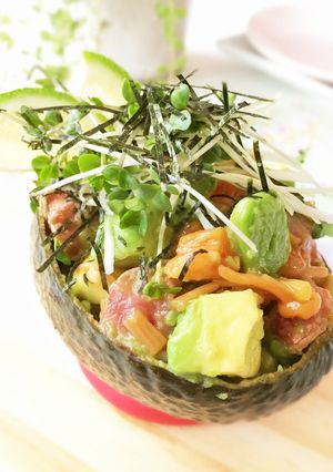 牛肉の昆布〆となめたけのアボカドココット-レシピのメイン写真