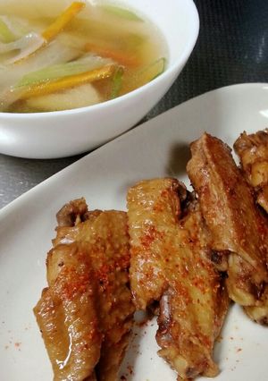手羽先のコーラ煮と手羽の先で野菜スープ-レシピのメイン写真