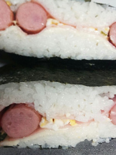 ウインナーチーズ&ハムたまご♪おにぎらず-レシピのメイン写真