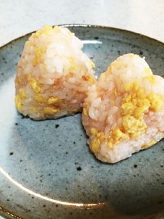 明太子と炒り卵のおにぎり-レシピのメイン写真