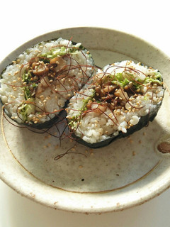 キノコとレンコンの胡麻ご飯おにぎらず-レシピのメイン写真