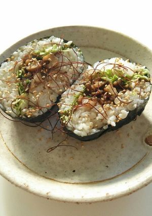 キノコとレンコンの胡麻ご飯おにぎらず-レシピのメイン写真