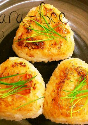 焼肉のタレで胡麻ベーコン焼きおにぎり-レシピのメイン写真