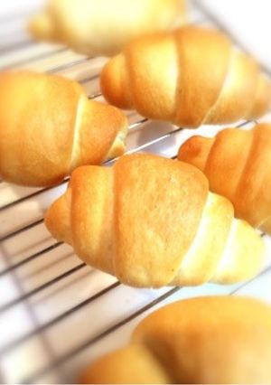 さくさくじゅわ〜♡生クリームで絶品塩パン-レシピのメイン写真