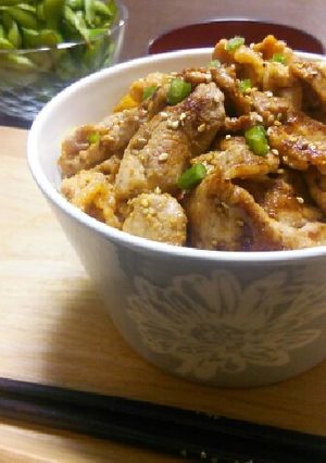 お肉も野菜も♪お味噌風味の豚こま丼-レシピのメイン写真