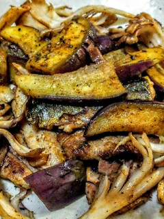 秋メシ!さんまと茄子と舞茸のカレー粉炒め-レシピのメイン写真