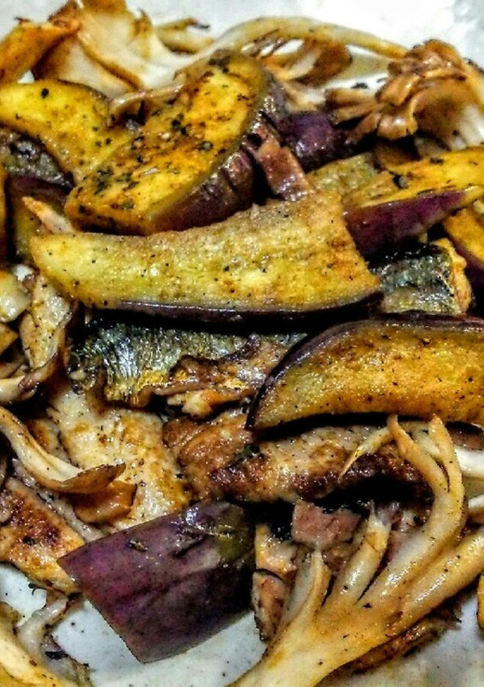 秋メシ！さんまと茄子と舞茸のカレー粉炒め-レシピのメイン写真