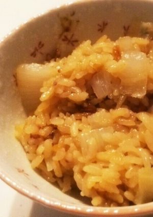 残った煮汁で☆玉ねぎの炊き込みご飯♪-レシピのメイン写真