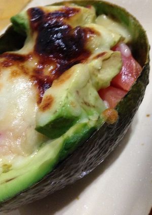 チーズトマトアボガドココット焼き-レシピのメイン写真