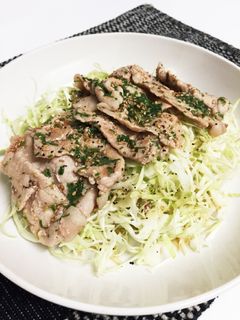 豚肉の塩ダレ焼♪千切りキャベツにのせて♡-レシピのメイン写真