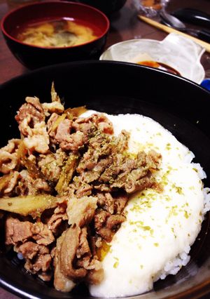 豚とごぼうの甘辛煮とろろ丼-レシピのメイン写真
