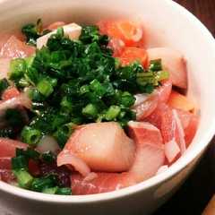 รูปของ ぱぱっ！と海鮮丼