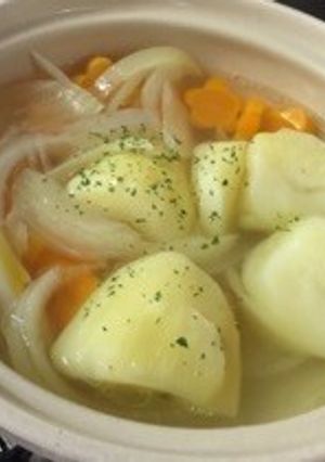 鳥皮で作るスープ (塩麹、ニンニク)-レシピのメイン写真