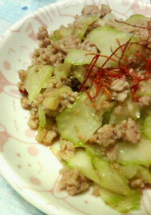 セロリがシャキッ♪豚ひきニンニク辛炒め-レシピのメイン写真