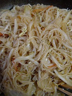 つゆの素で、焼きビーフン-レシピのメイン写真