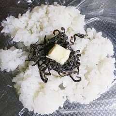 รูปของ 塩昆布バターおにぎり(お握りの具)
