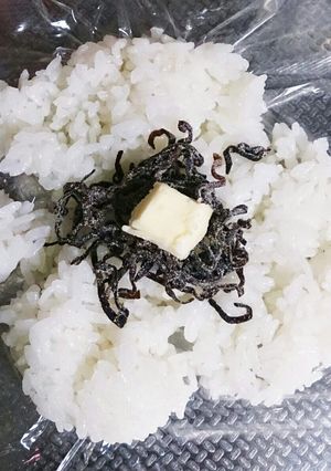 塩昆布バターおにぎり(お握りの具)-レシピのメイン写真