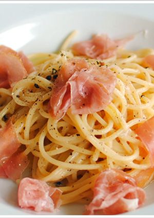生ハムを添えたカチョエペペのキタッラ-レシピのメイン写真