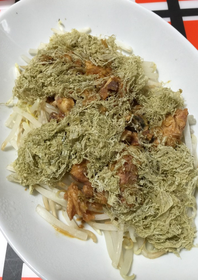 もやしに鯖の味噌煮缶ととろろ昆布のせ-レシピのメイン写真