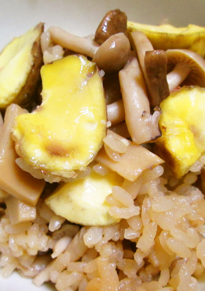 しょうゆ味♪栗ときのこの炊き込み御飯-レシピのメイン写真