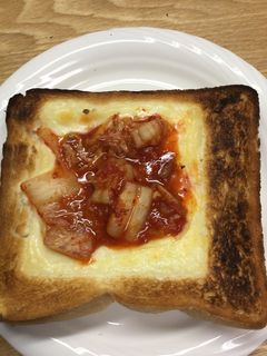 キムチをのせたチーズトースト-レシピのメイン写真