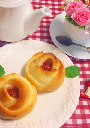 ピンクのジャムで♡簡単ローズロール-レシピのメイン写真