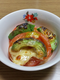 グリルで♪トマトとアボガドチーズ焼き!-レシピのメイン写真