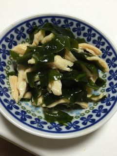 サラダチキンと塩蔵わかめのラー油和え-レシピのメイン写真