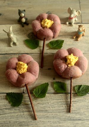 *可愛い ♥ 紫芋のお花ちぎりあんパン♪-レシピのメイン写真