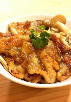 簡単♪甘辛玉ねぎだれのこんがり豚丼-レシピのメイン写真