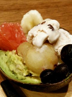 アボカドココットでフルーツパフェ-レシピのメイン写真