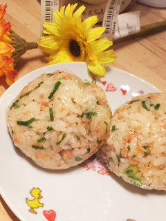 ヘルシー♡ダイエット♡簡単♡鮭おにぎり-レシピのメイン写真