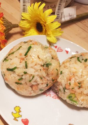 ヘルシー♡ダイエット♡簡単♡鮭おにぎり-レシピのメイン写真