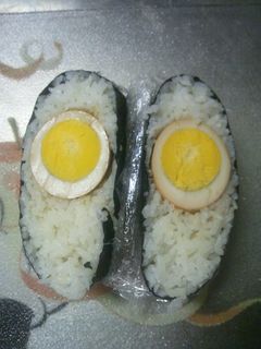 旦那のランチ♪煮物の卵のオニギラズ♪-レシピのメイン写真