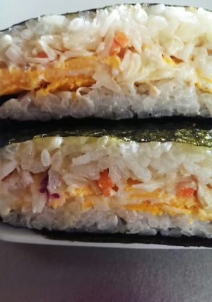 キャベマヨサラダとたまごのおにぎらず-レシピのメイン写真