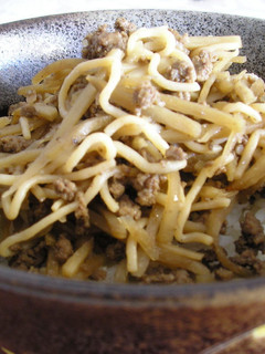 牛肉とごぼうのそぼろ丼-レシピのメイン写真