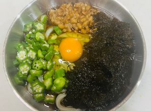 アカモク＆オクラ＆納豆＆卵で冷やしうどん-レシピのメイン写真
