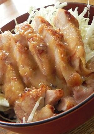簡単★こってりごまみそチキン丼-レシピのメイン写真
