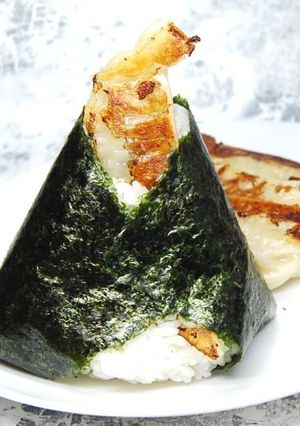 ジャンボ餃子の餃むす（餃子のおにぎり）-レシピのメイン写真