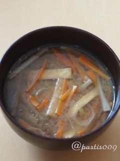 【おみそ汁】牛蒡と人参の金平風お味噌汁-レシピのメイン写真