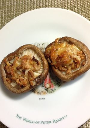 【惣菜】アツアツ、椎茸のそぼろチーズ焼き-レシピのメイン写真
