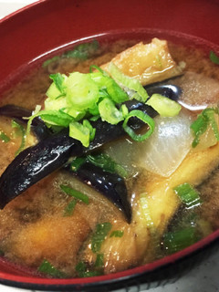 揚げ茄子と玉ねぎの味噌汁♪-レシピのメイン写真