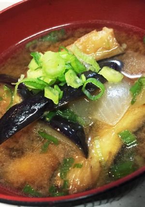 揚げ茄子と玉ねぎの味噌汁♪-レシピのメイン写真