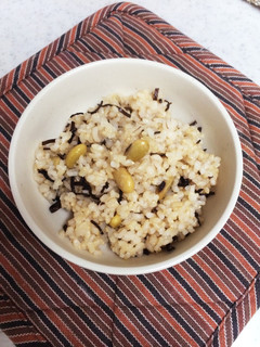 簡単!青大豆と塩昆布の炊き込みご飯-レシピのメイン写真