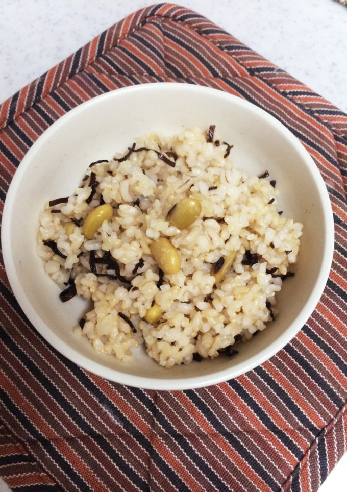 簡単！青大豆と塩昆布の炊き込みご飯-レシピのメイン写真